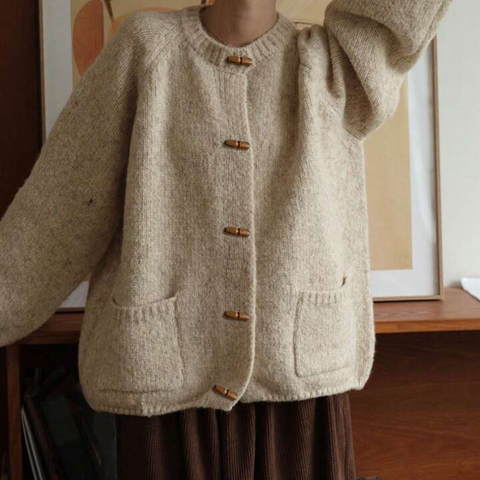 Women's Retro Artistic Style Horn Button Design Round Neck Cardigan